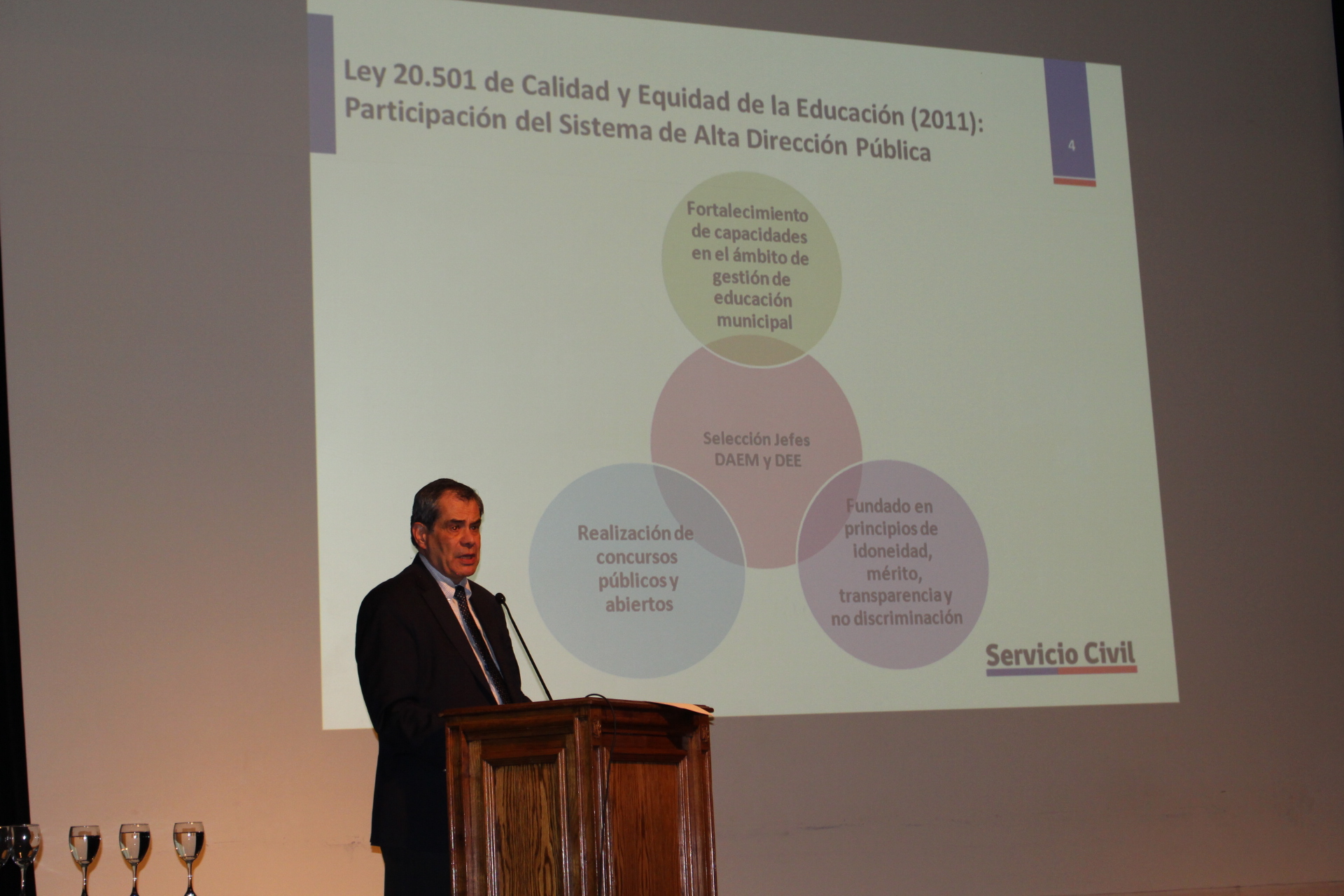 Representantes de candidatos a la presidencia debaten sobre los desafíos del próximo gobierno en materia de selección de Directivos para la Educación Pública