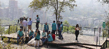 Estudiantes en práctica en servicios públicos realizan visita virtual al Parque Metropolitano de Santiago