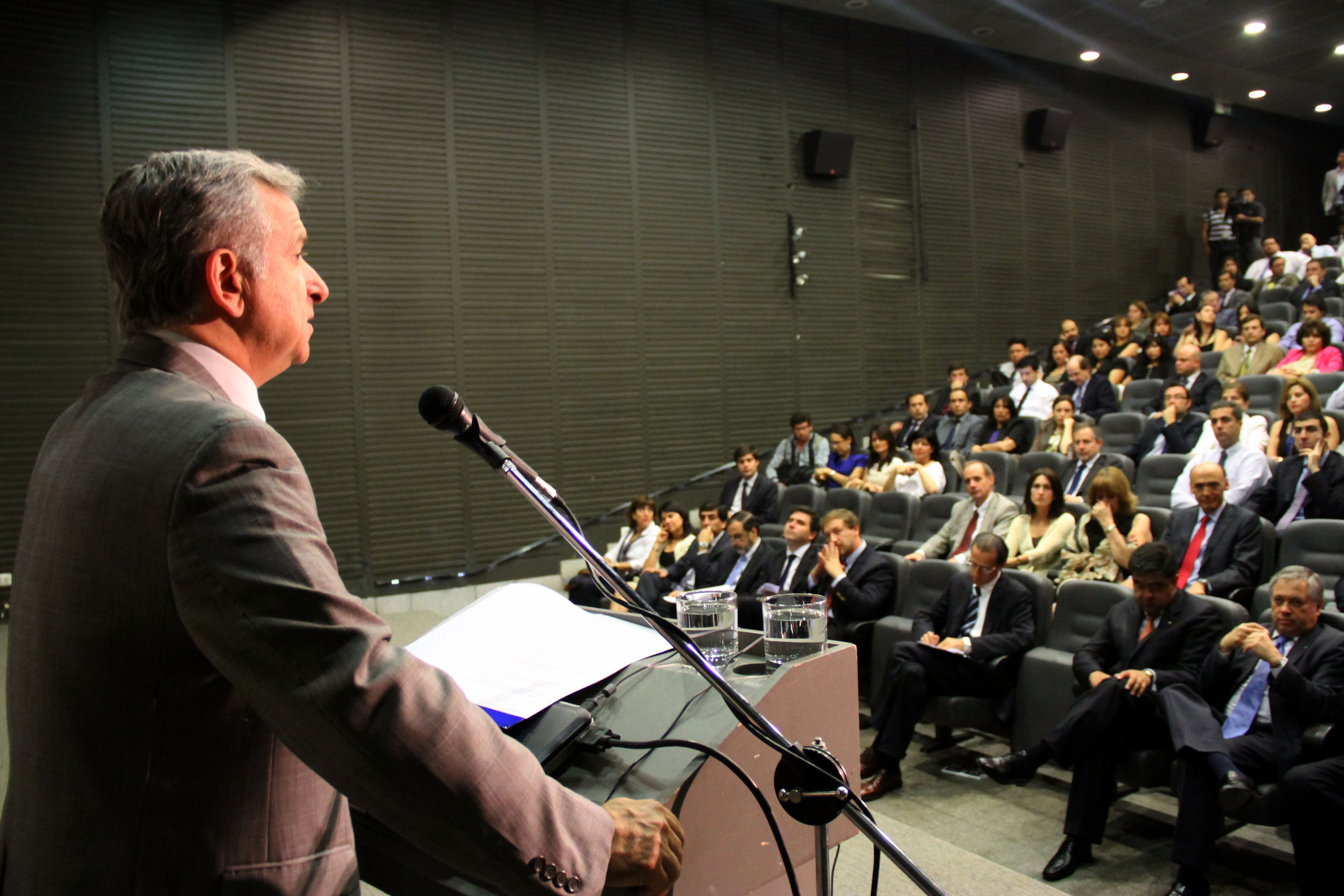 Ministro de Hacienda lanza Instructivo  Presidencial que impulsa políticas de Gestión de Personas en el Estado