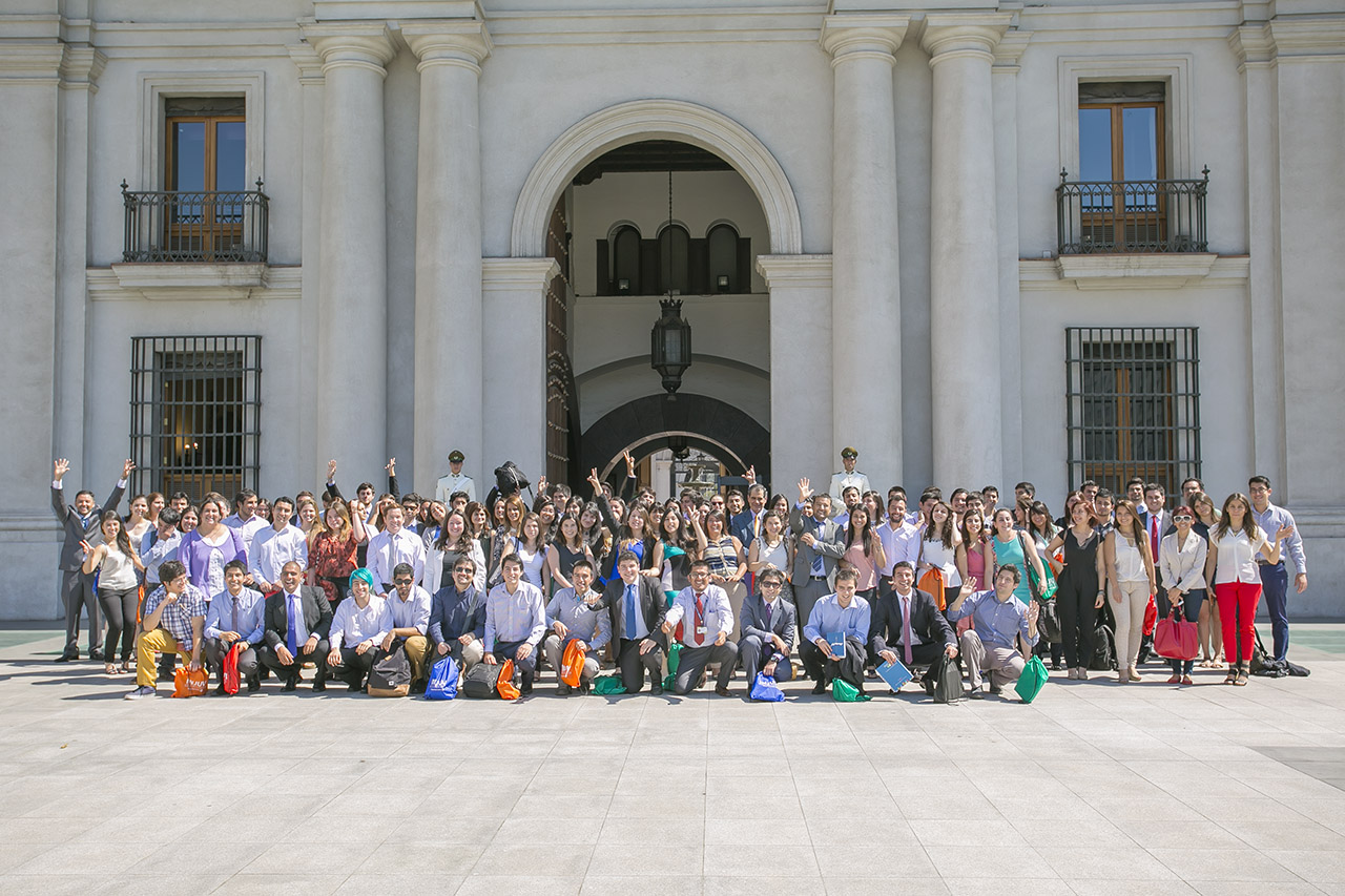 MINISTROS Y SERVICIO CIVIL RECIBEN A 238 PRACTICANTES UNIVERSITARIOS QUE OPTAN POR EL SECTOR PÚBLICO